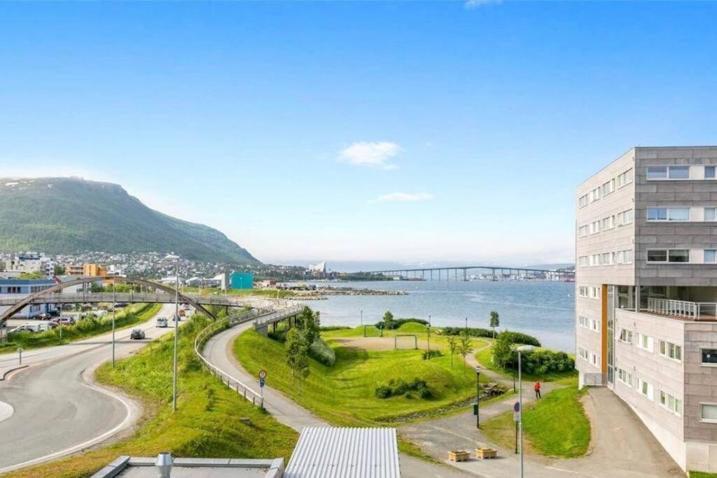Northern Dreams Apartment With Free Parking Tromso Exterior photo