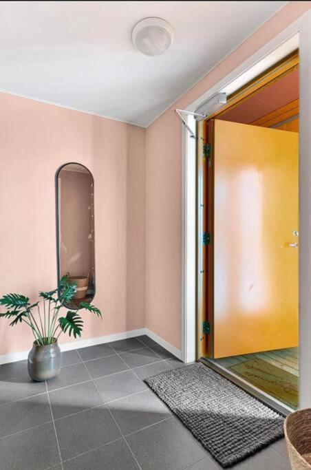 Northern Dreams Apartment With Free Parking Tromso Exterior photo